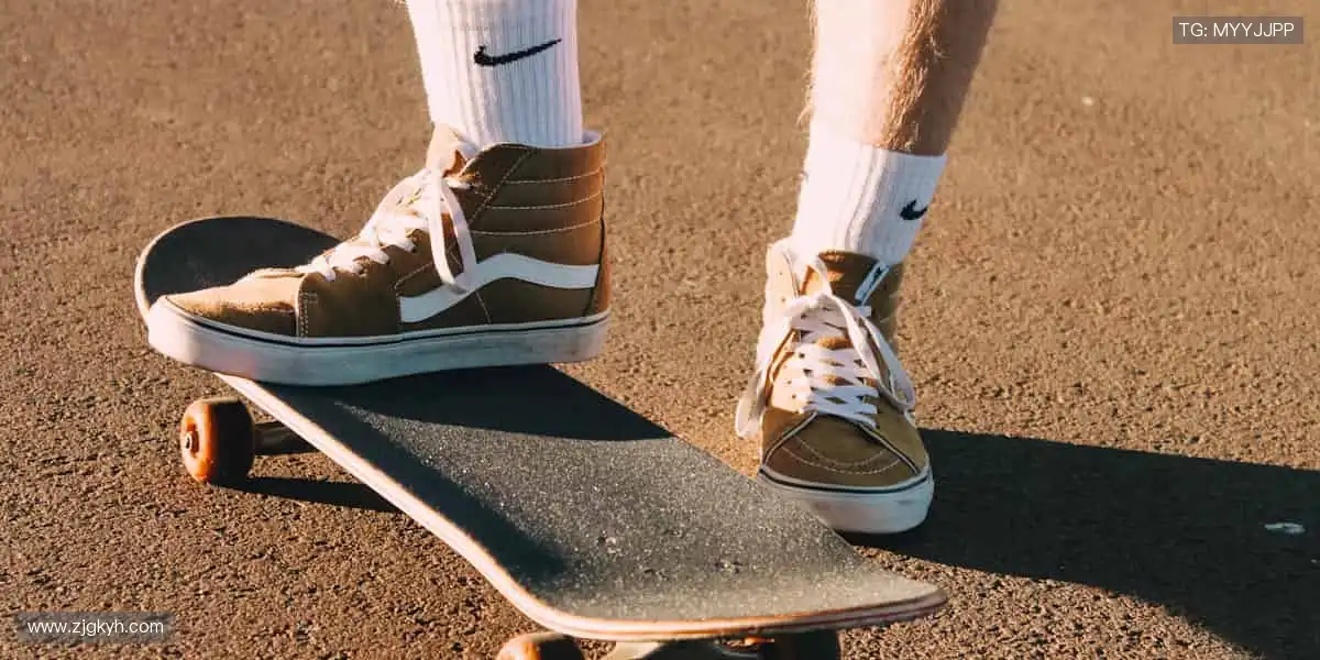 从训练场到直播间，我们与你同在！🏟️📱